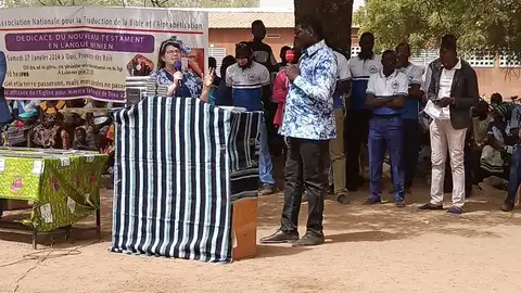 Photos de la dédicace du Nouveau Testament winyé